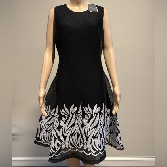 Dkny Dresses & Skirts - DKNY Beautiful dress with a flared bottom